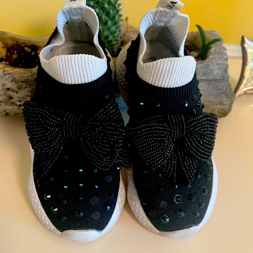 Jump stretch sneakers by MonnaLisa